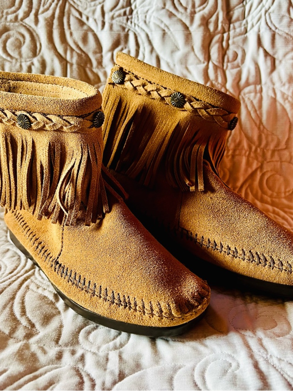Minnetonka Suede Light Brown Moccasin Booties Back Zip Fringed Soft Comfy Native